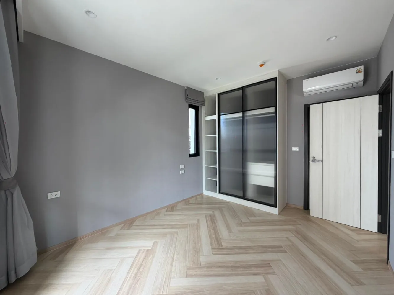 Property image - full photo 10