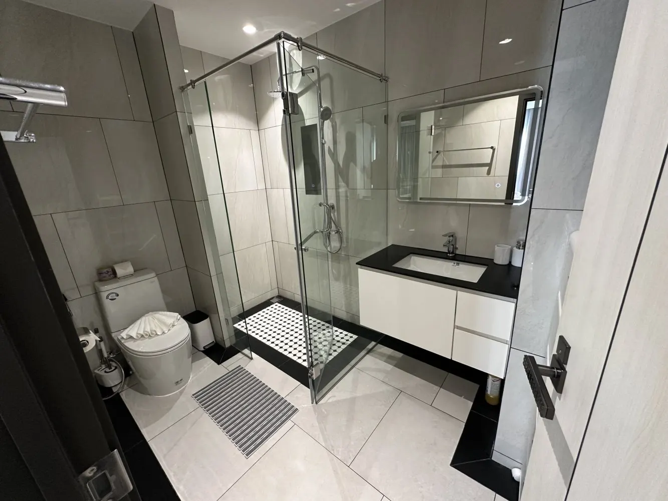 Property image - full photo 28