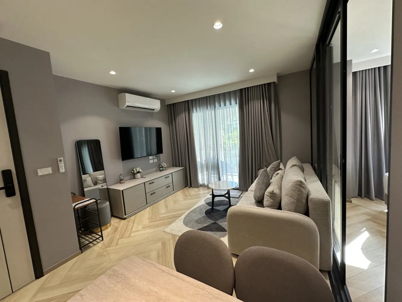 Property image - full photo 10