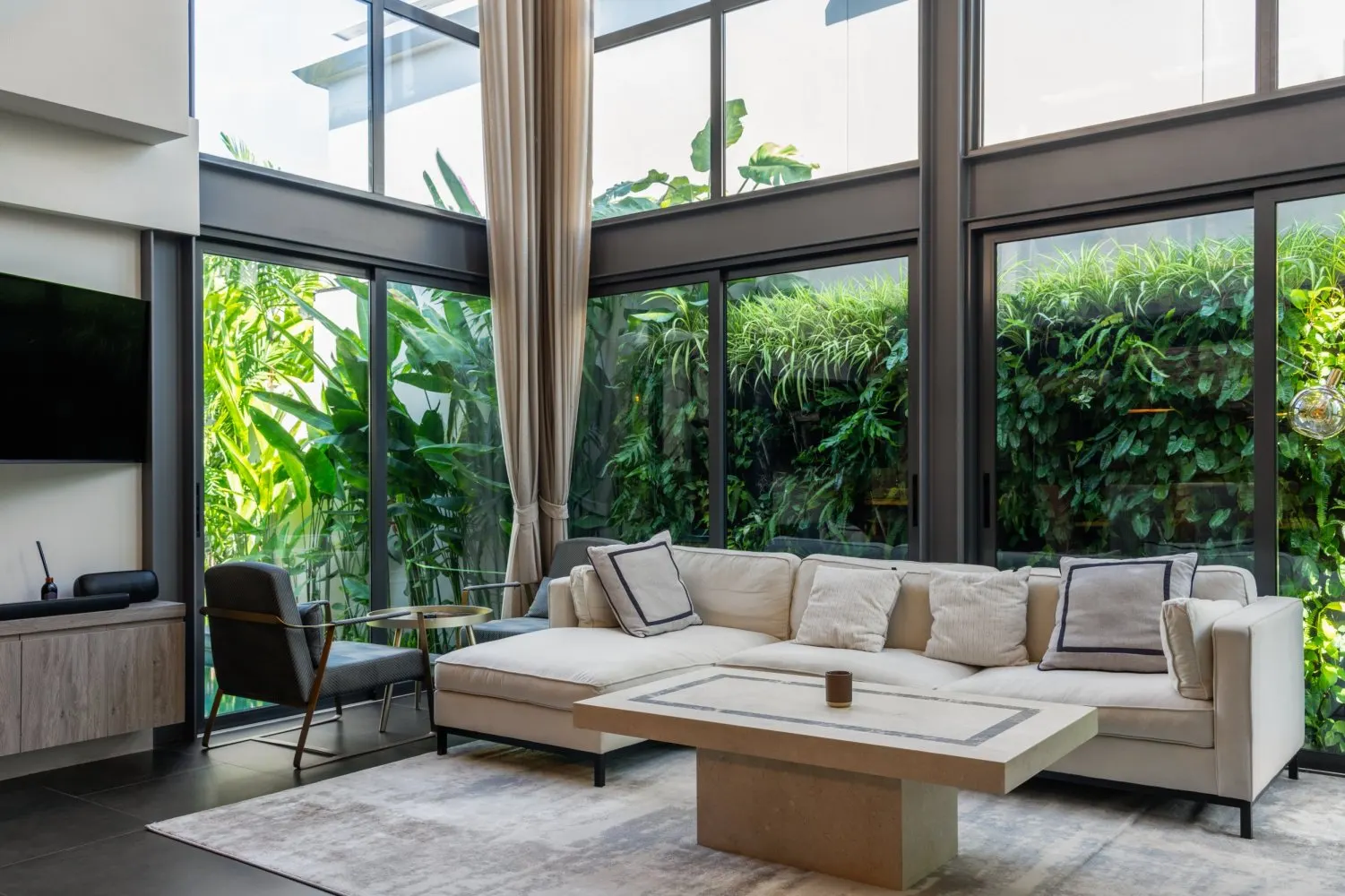 Property image - full photo 2