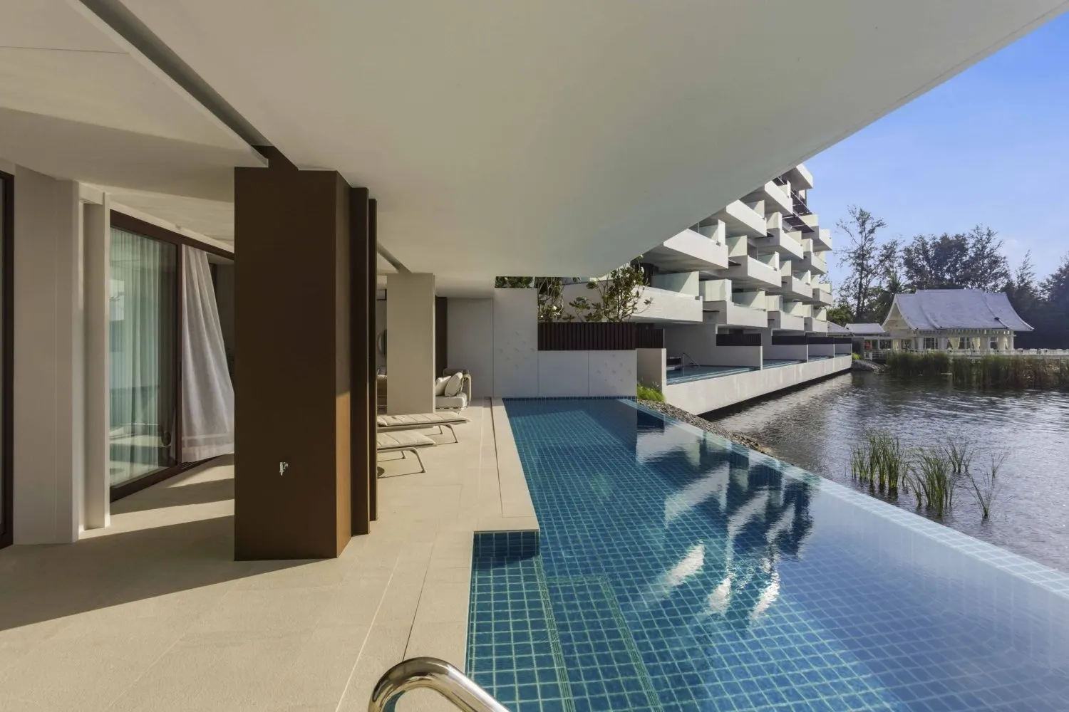 Property image - full photo 32