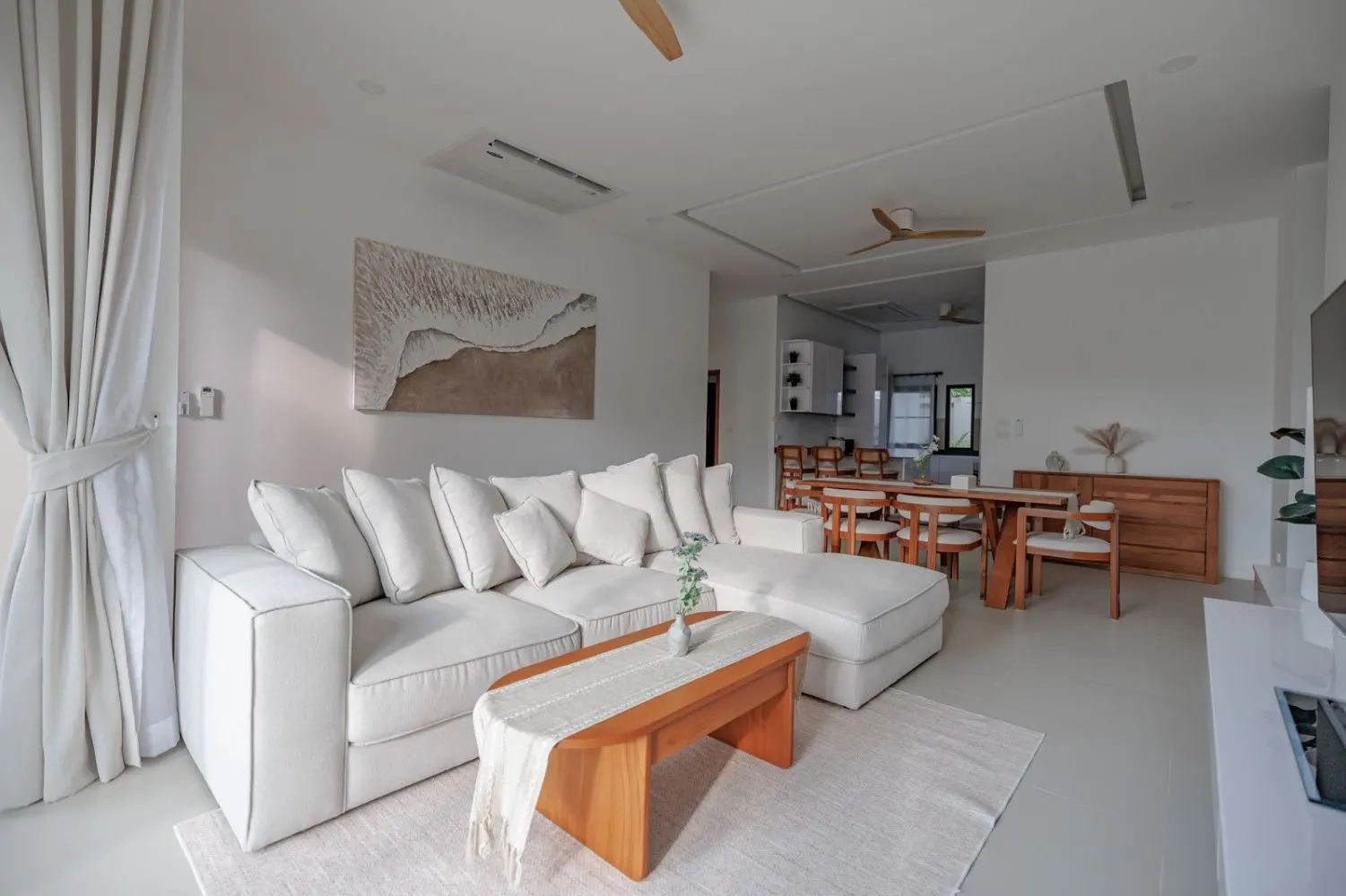 Property image - full photo 2