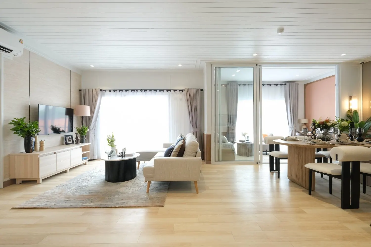 Property image - full photo 4