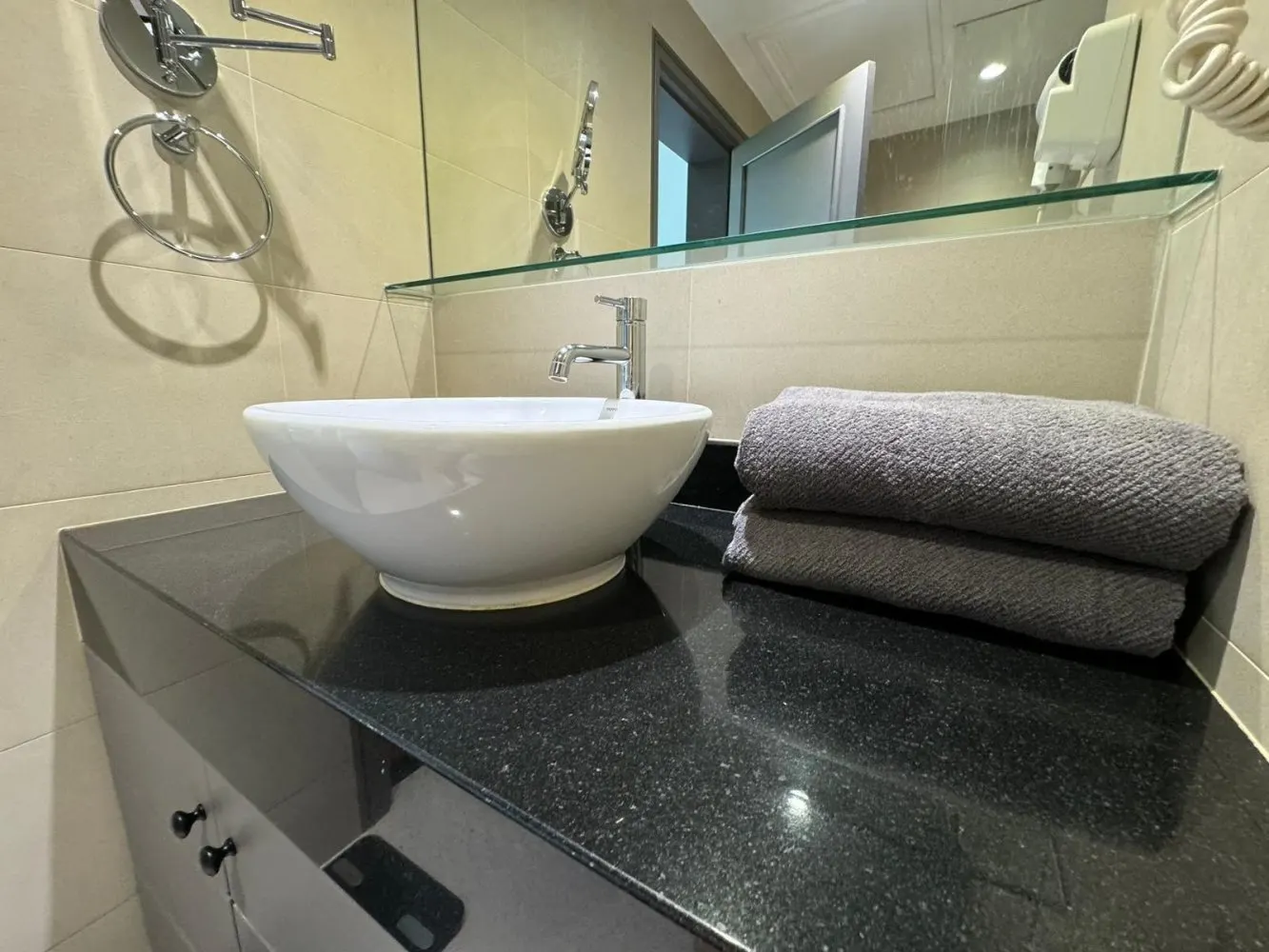 Property image - full photo 13