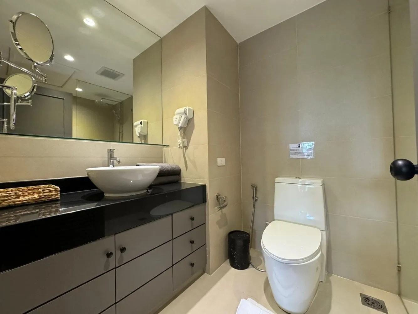 Property image - full photo 14