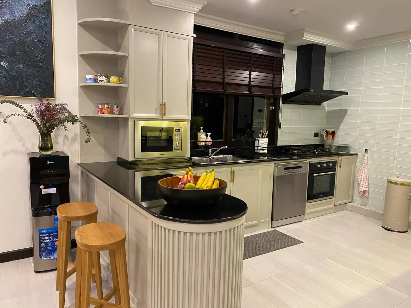 Property image - full photo 2