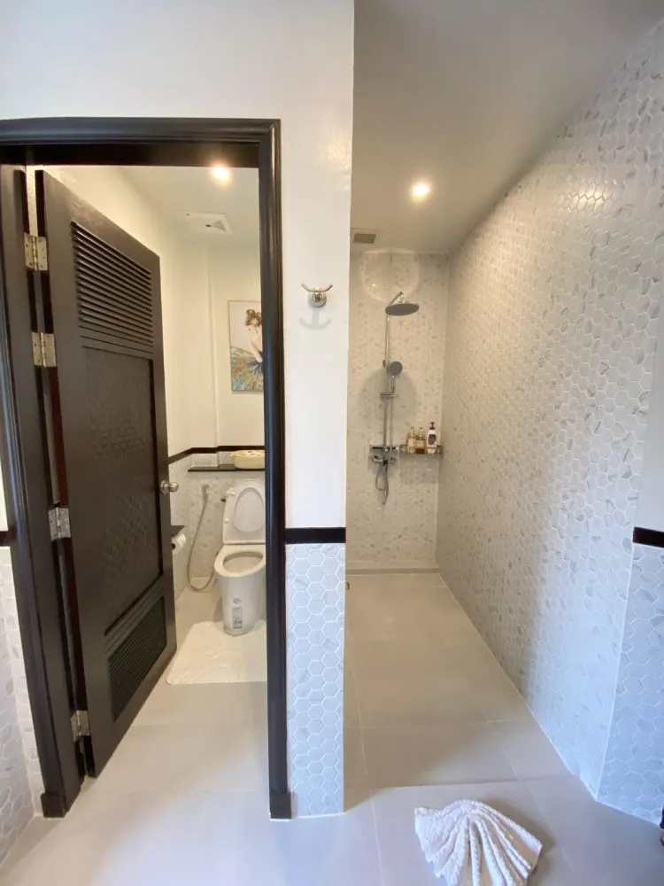 Property image - full photo 18