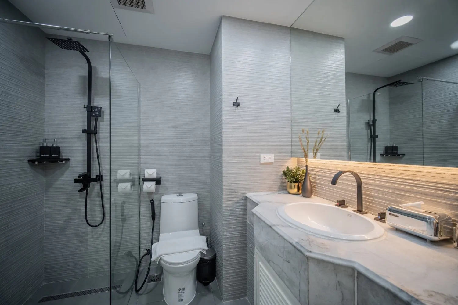 Property image - full photo 32