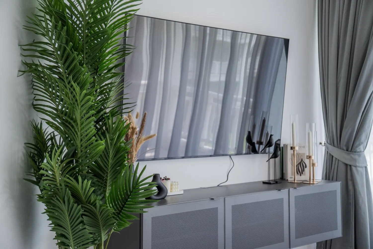 Property image - full photo 3