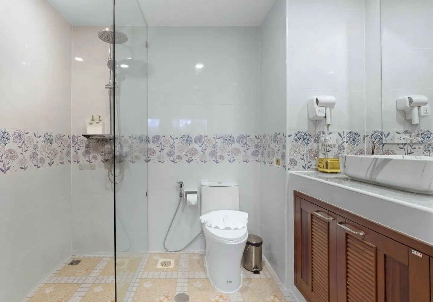 Property image - full photo 23