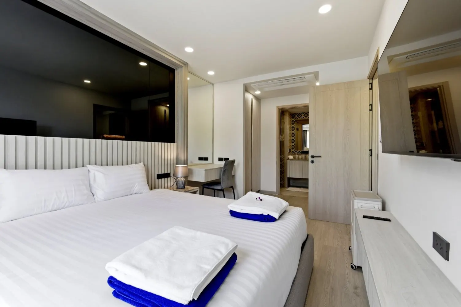 Property image - full photo 10
