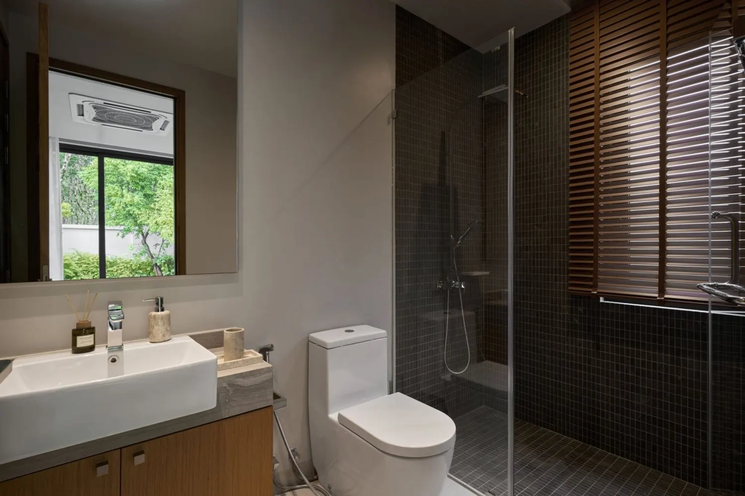 Property image - full photo 38