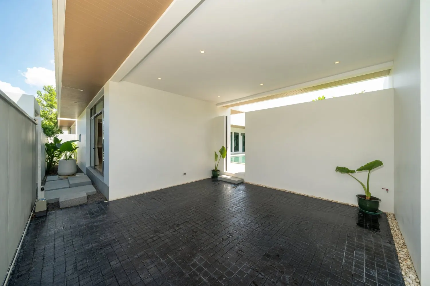 Property image - full photo 32