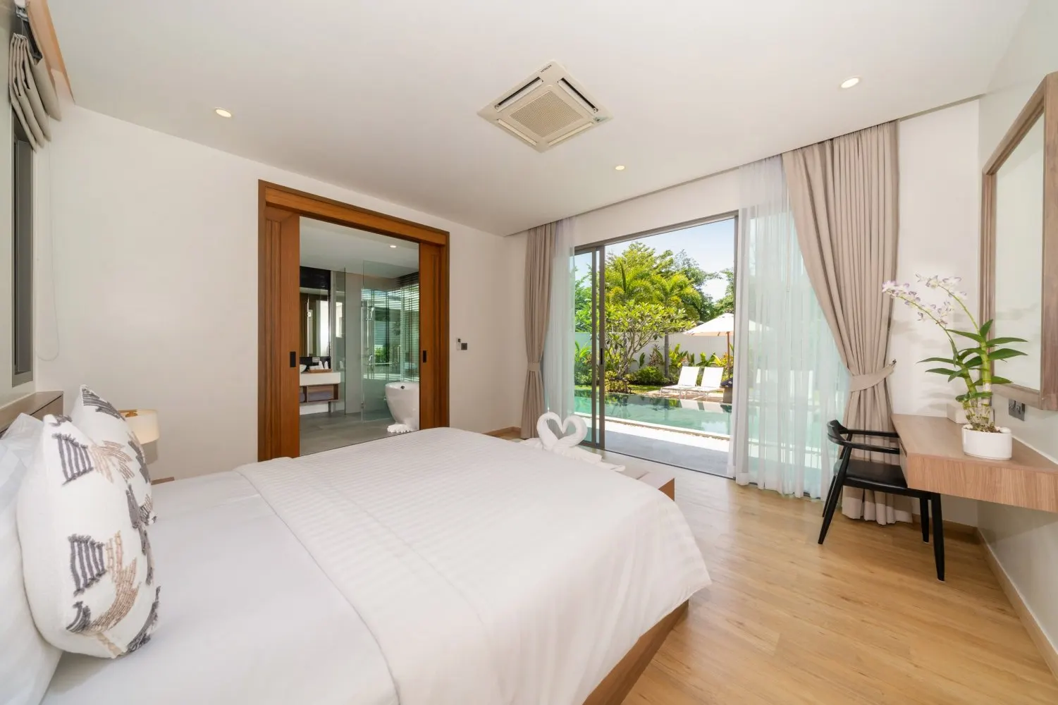 Property image - full photo 10