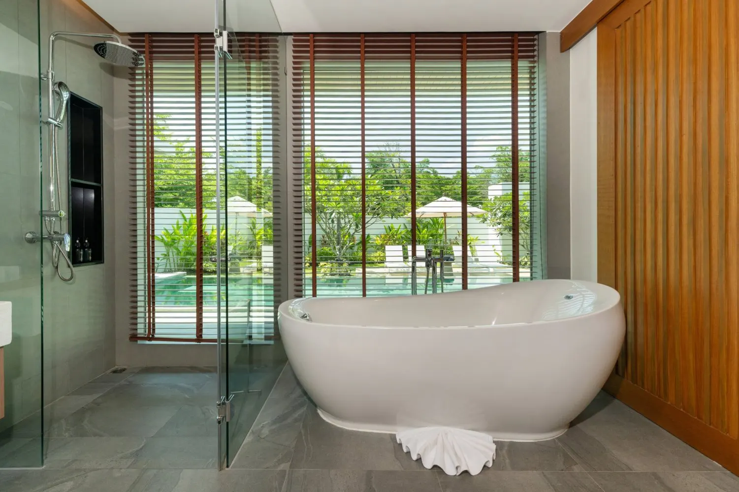Property image - full photo 11