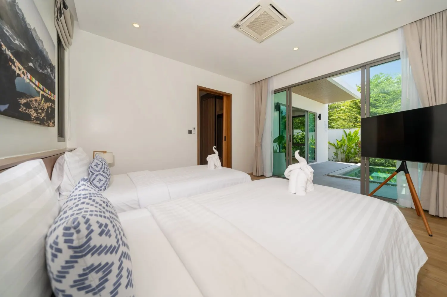 Property image - full photo 13
