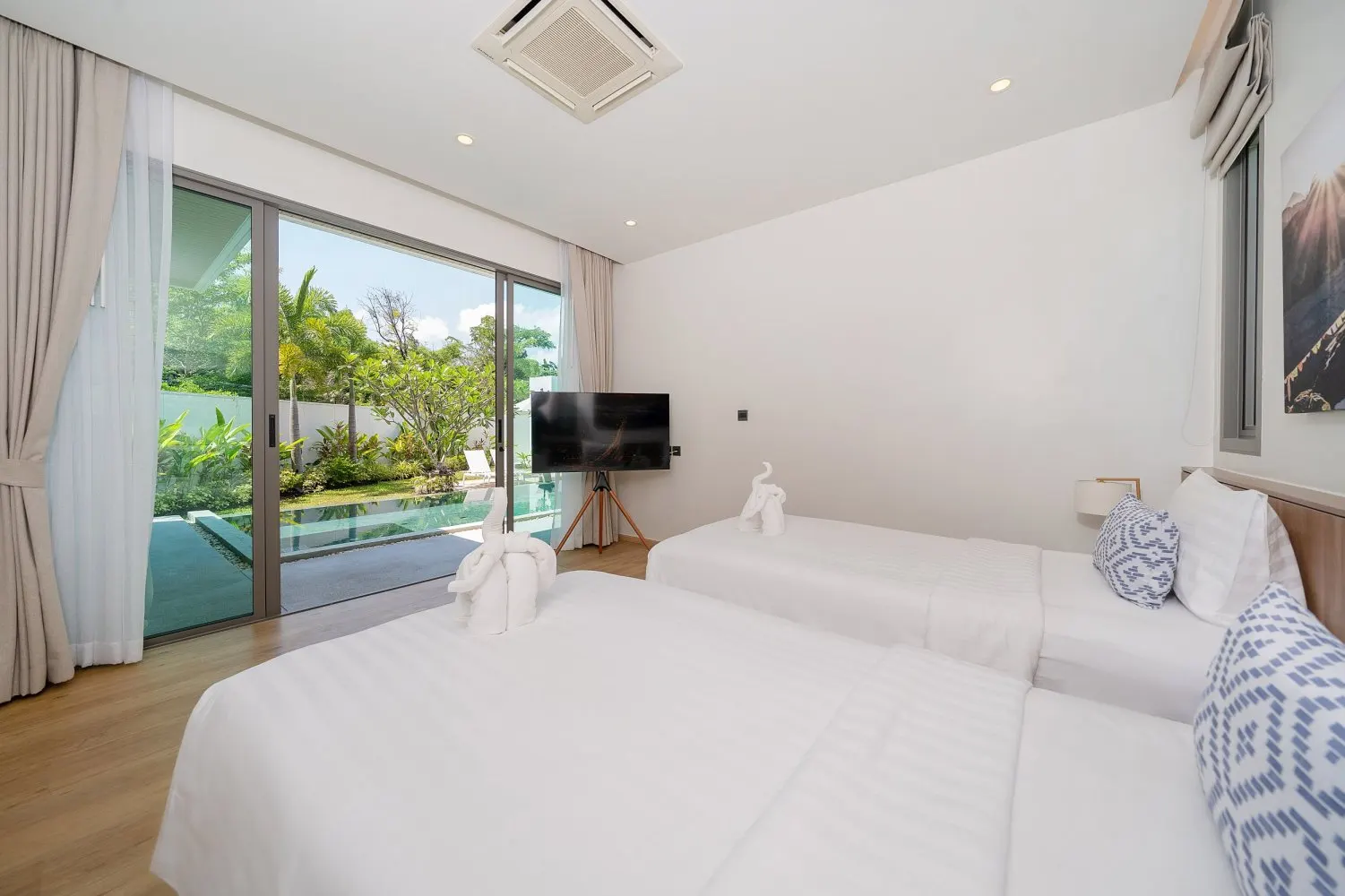 Property image - full photo 14