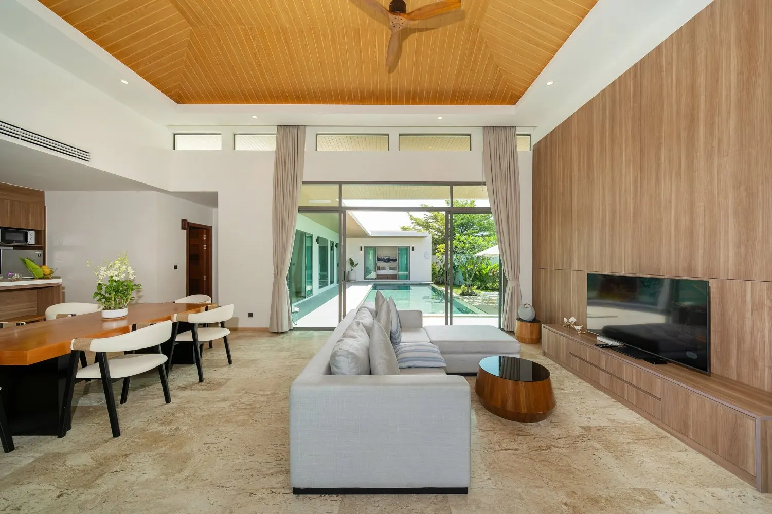 Property image - full photo 4