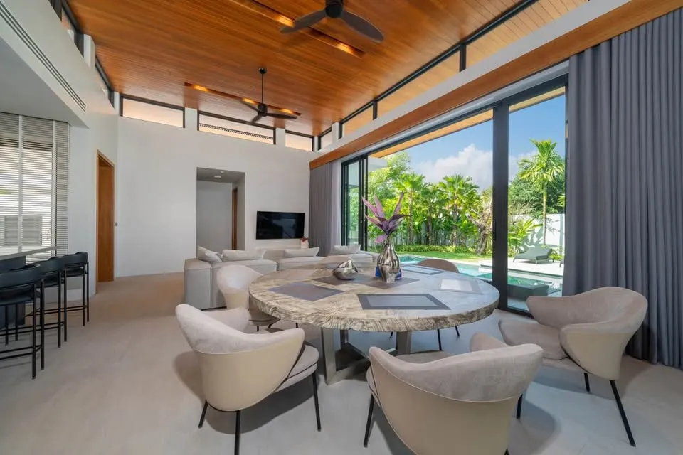 Property image - full photo 2