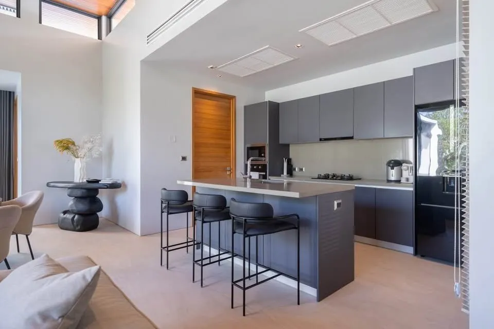 Property image - full photo 10