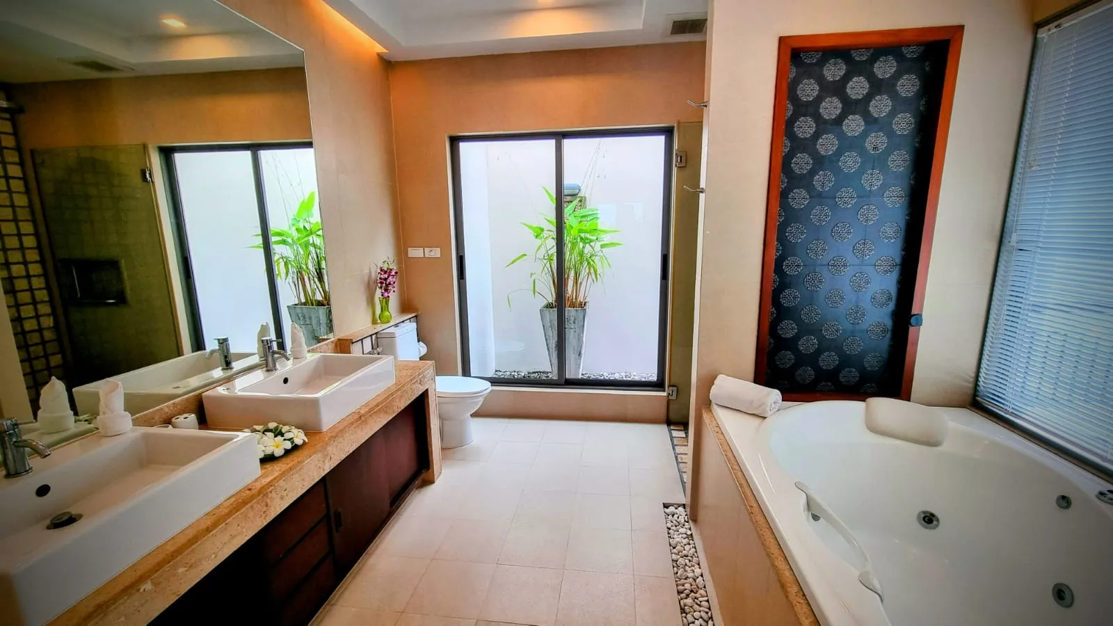Property image - full photo 15
