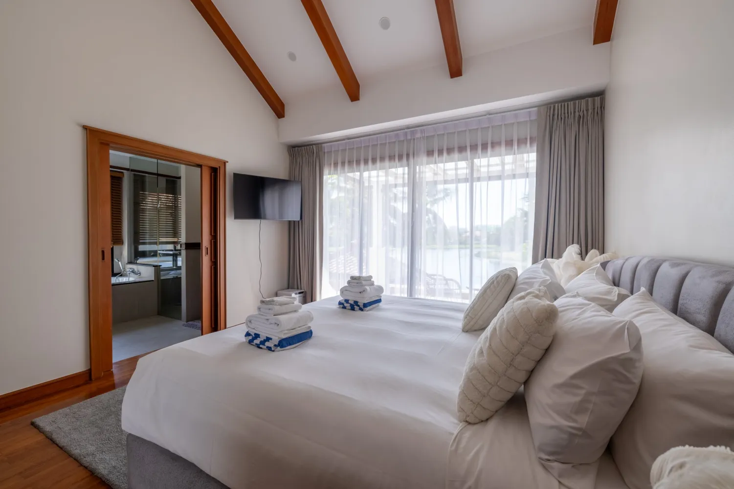 Property image - full photo 17