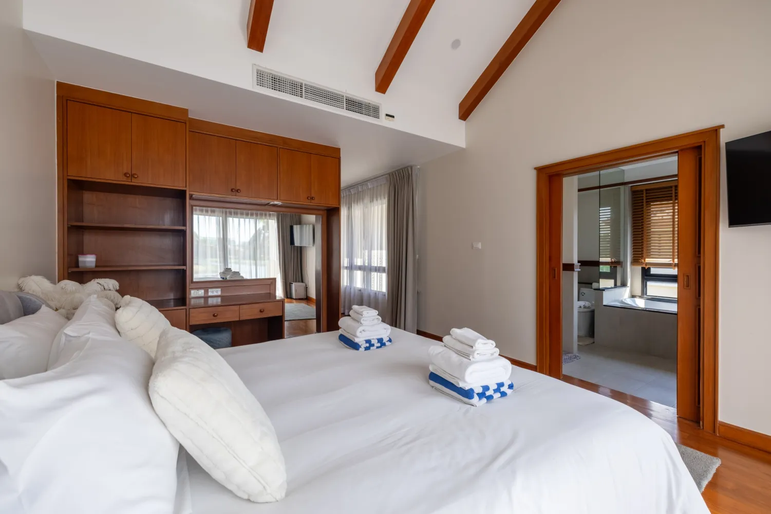 Property image - full photo 14