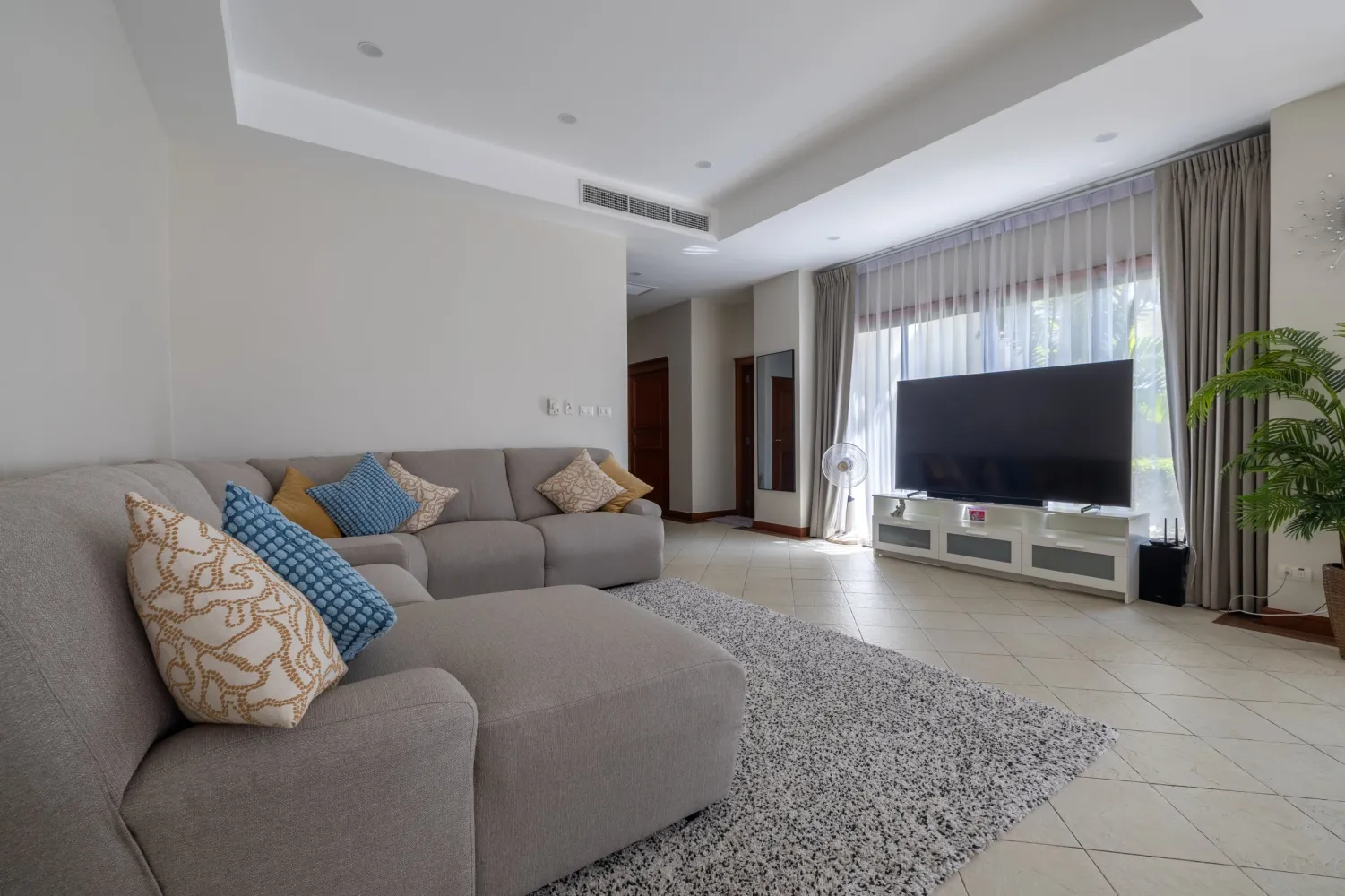 Property image - full photo 4