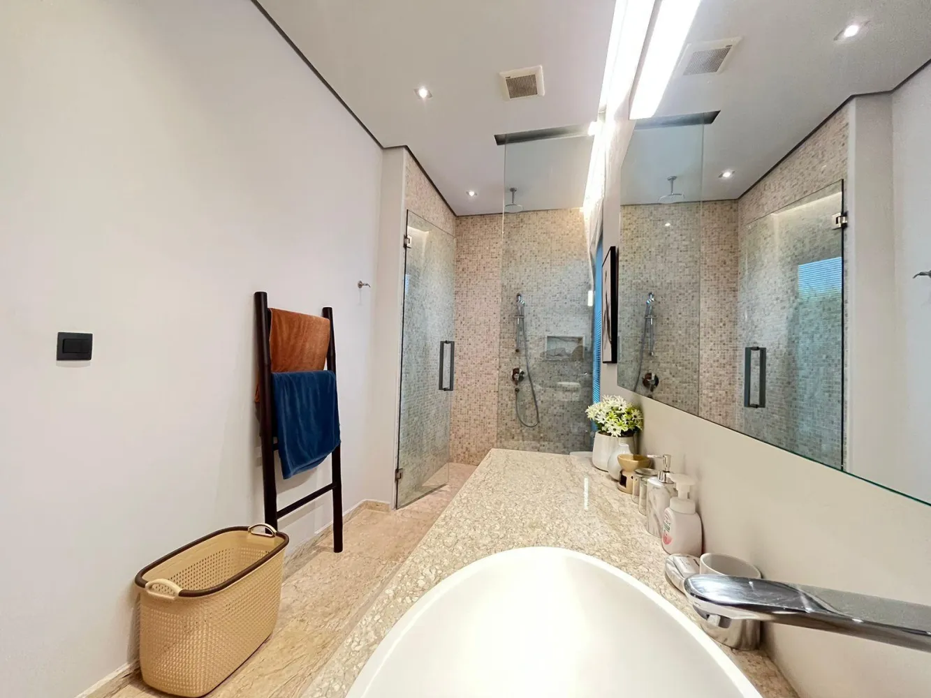 Property image - full photo 17