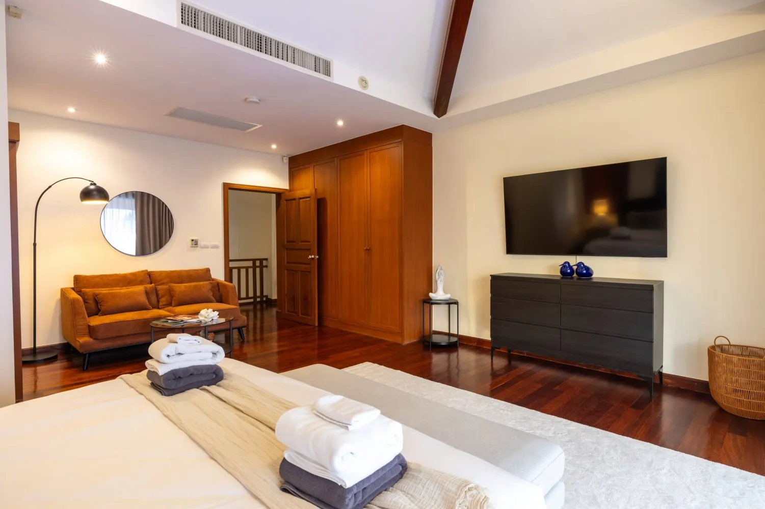 Property image - full photo 45