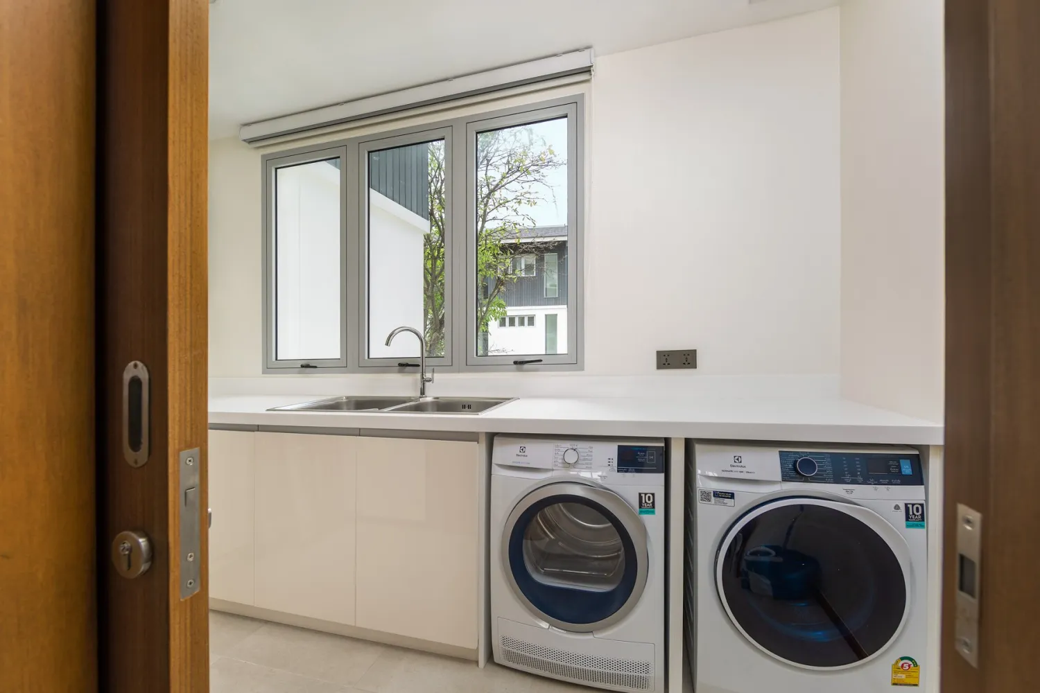 Property image - full photo 40
