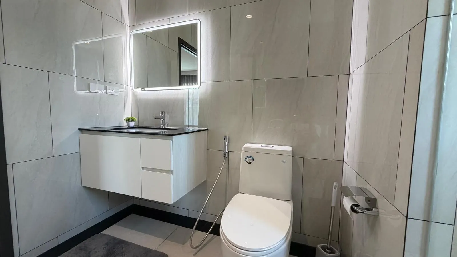 Property image - full photo 9