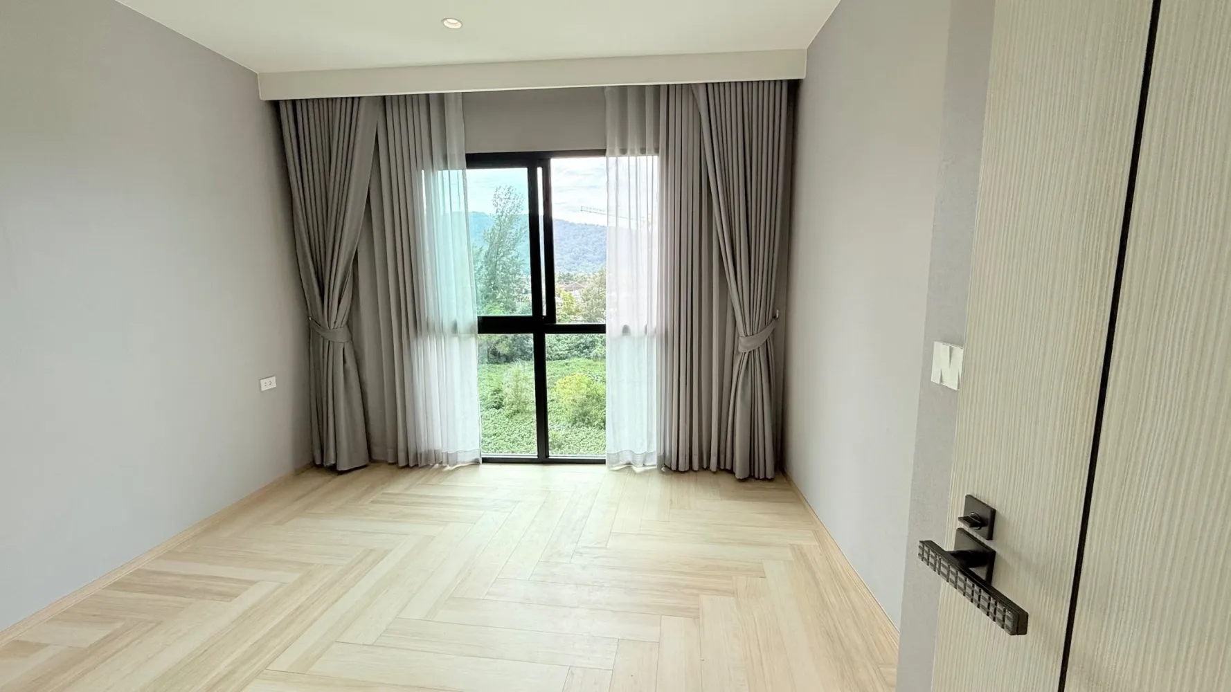 Property image - full photo 4