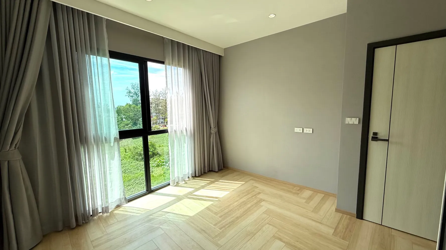 Property image - full photo 5