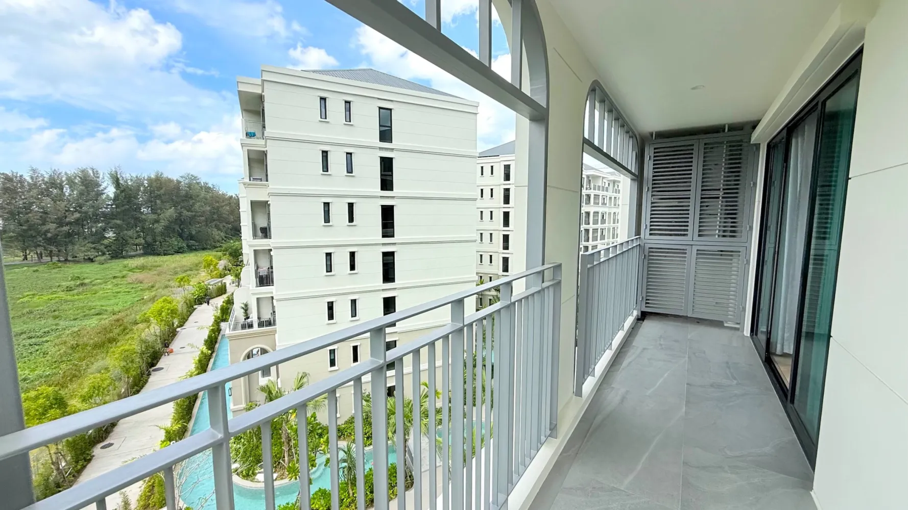 Property image - full photo 32