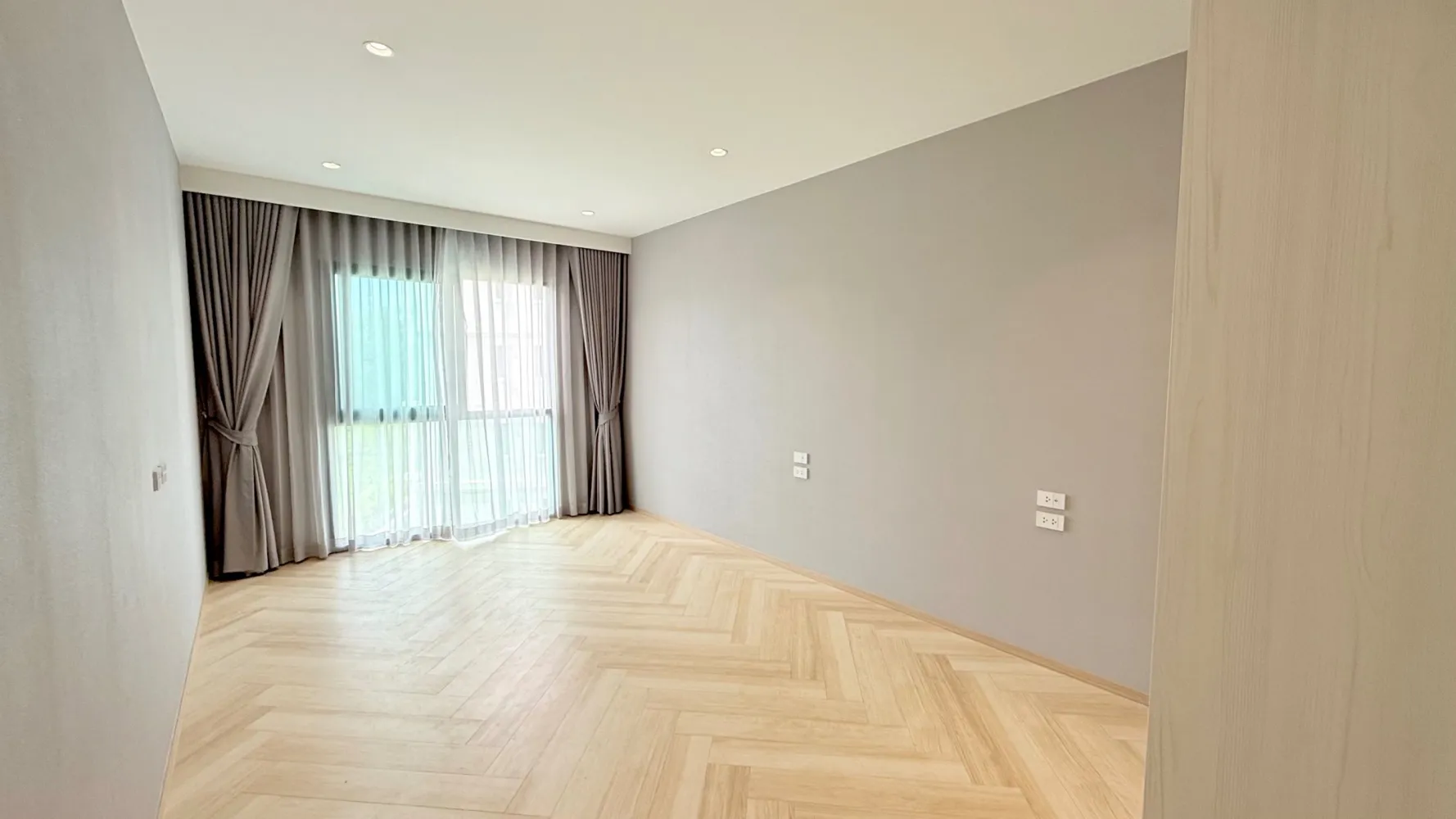 Property image - full photo 16