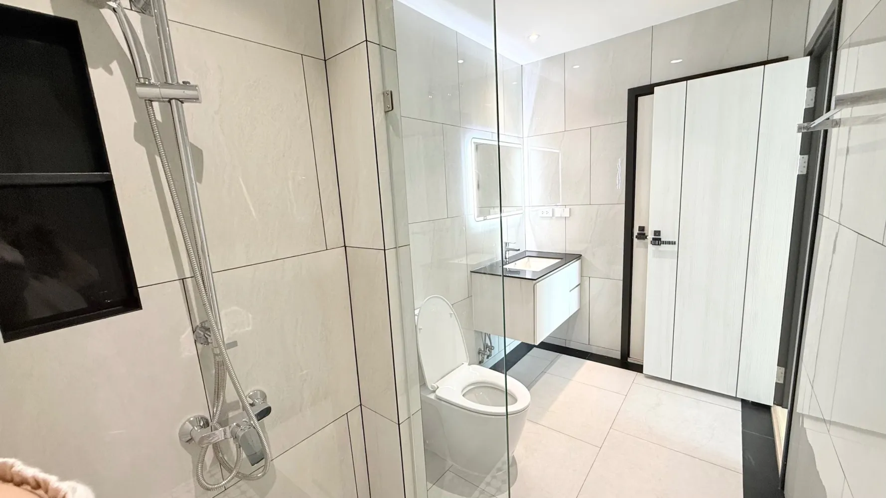 Property image - full photo 13