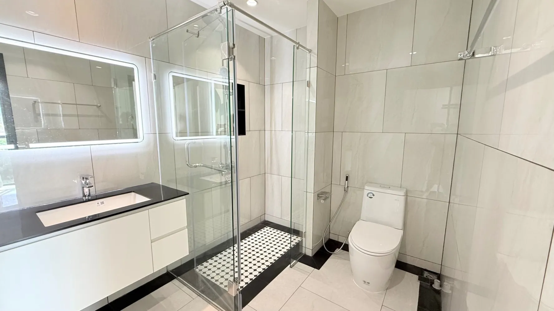 Property image - full photo 12