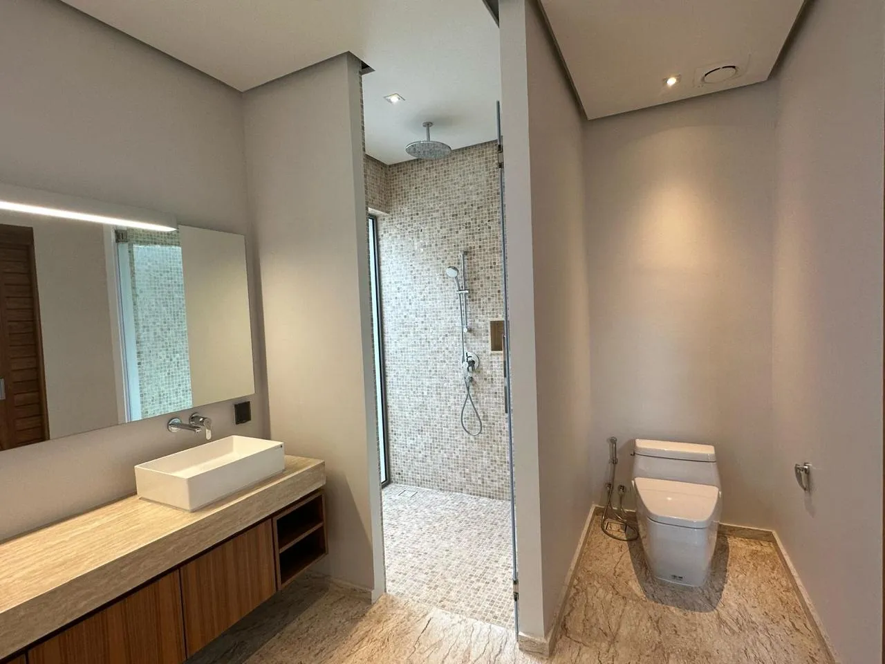 Property image - full photo 11