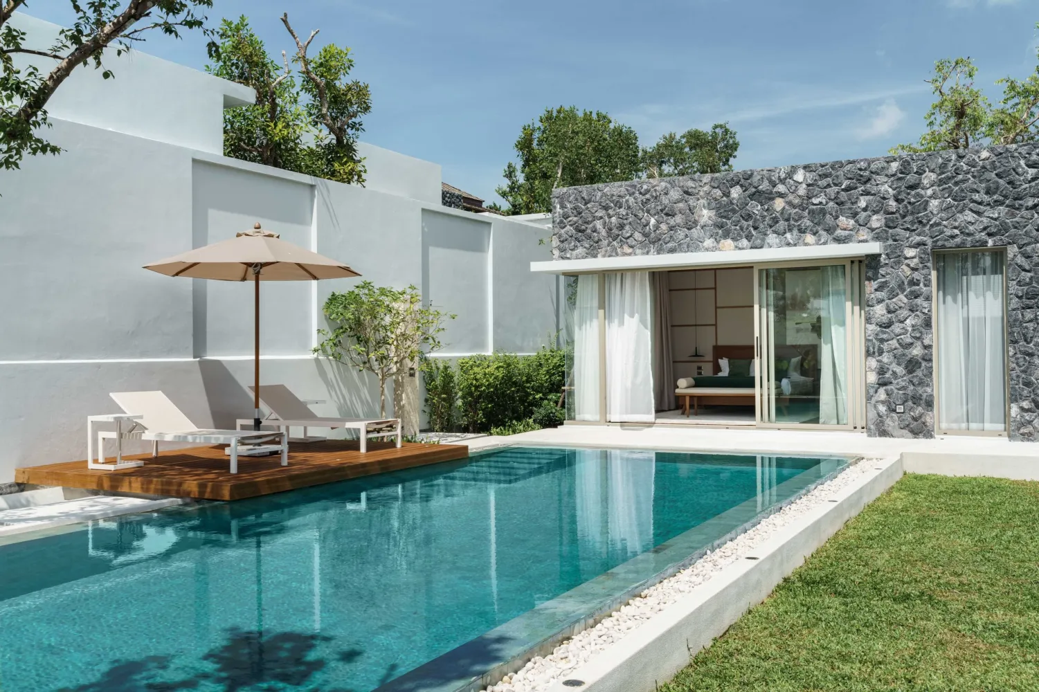 Property image - full photo 2