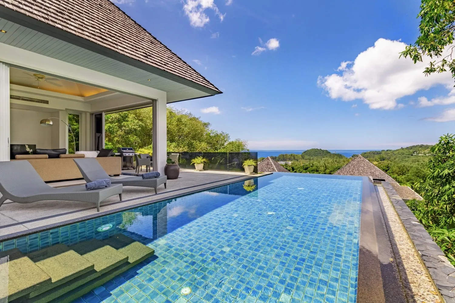 Property image - full photo 3