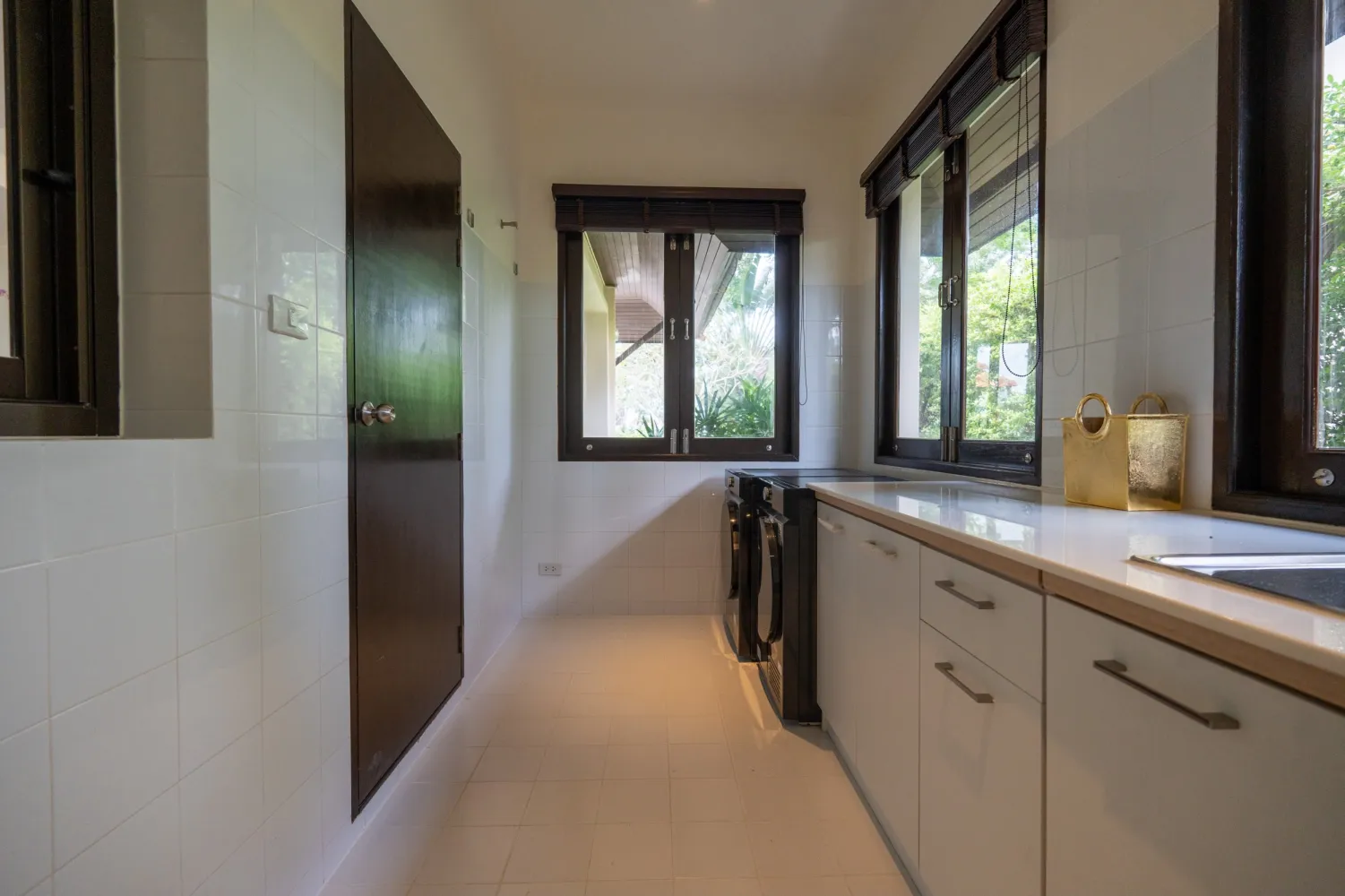 Property image - full photo 16