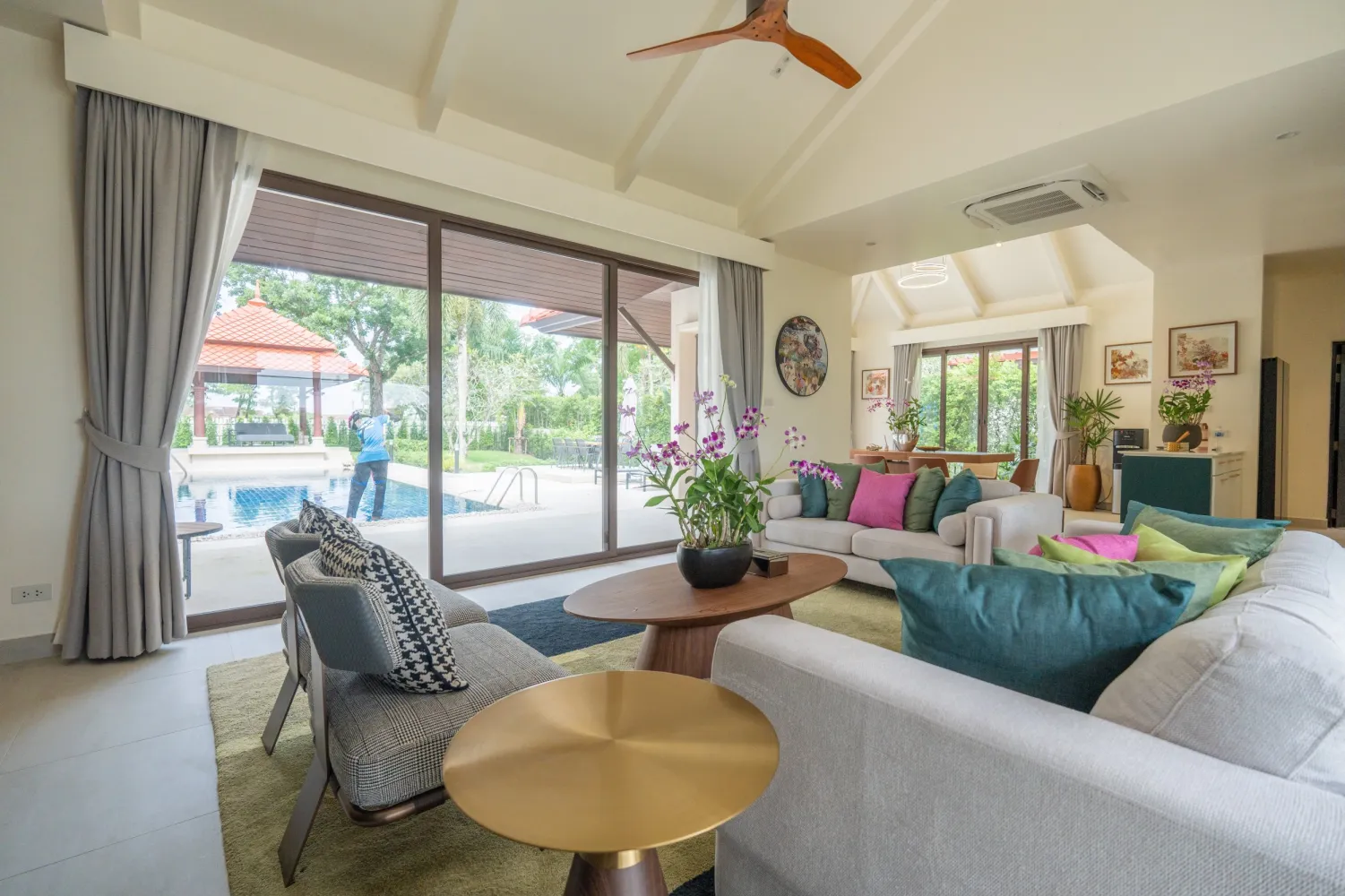 Property image - full photo 4