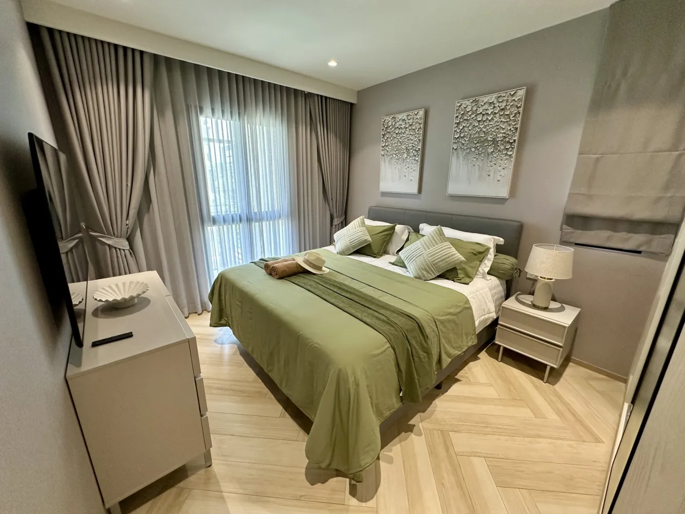 Property image - full photo 2