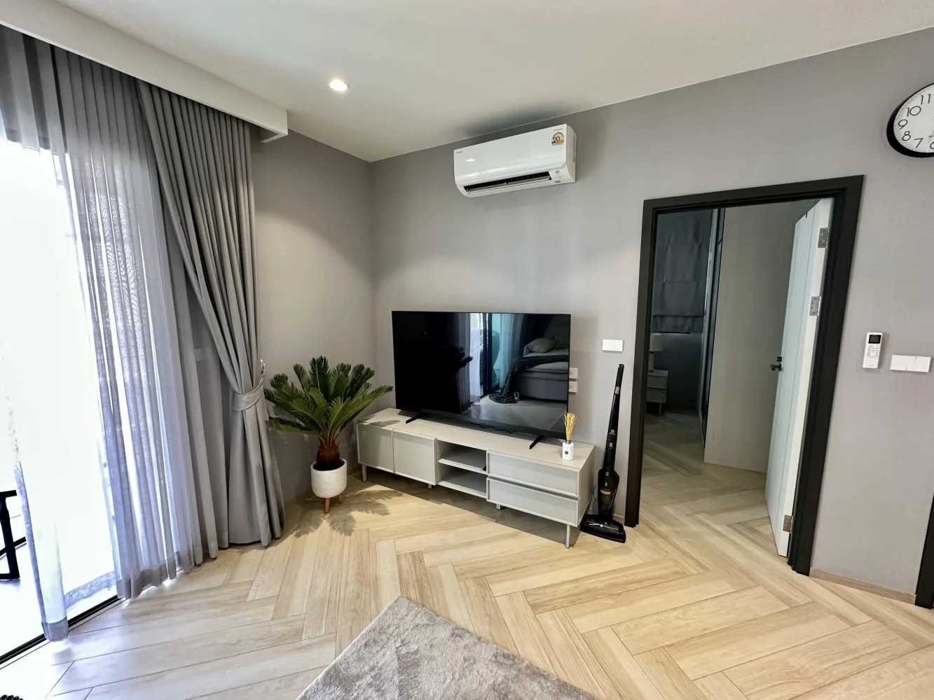 Property image - full photo 33