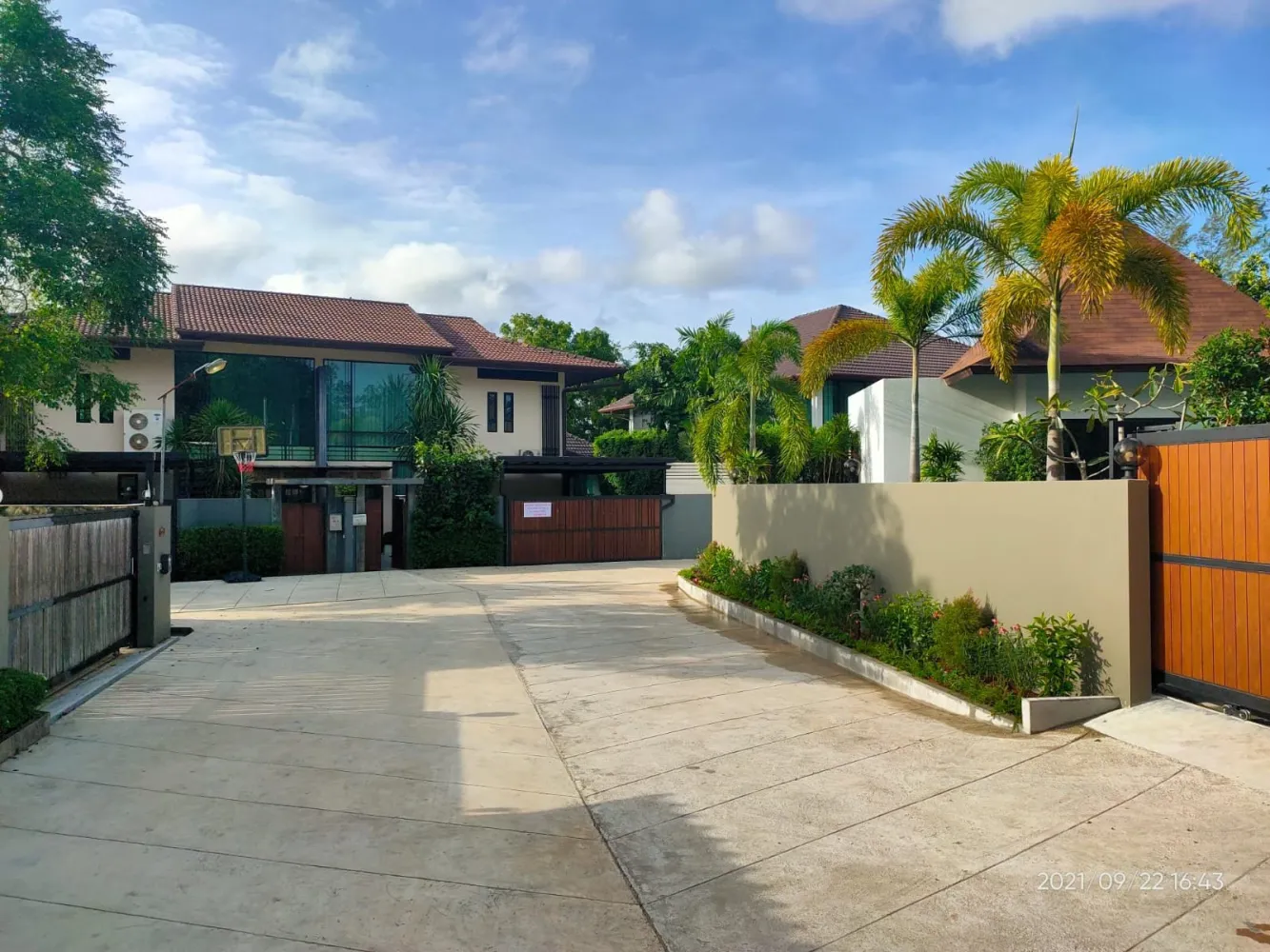 Property image - full photo 16