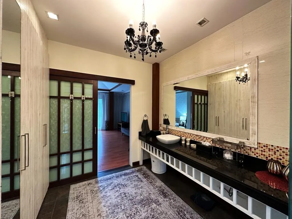 Property image - full photo 11