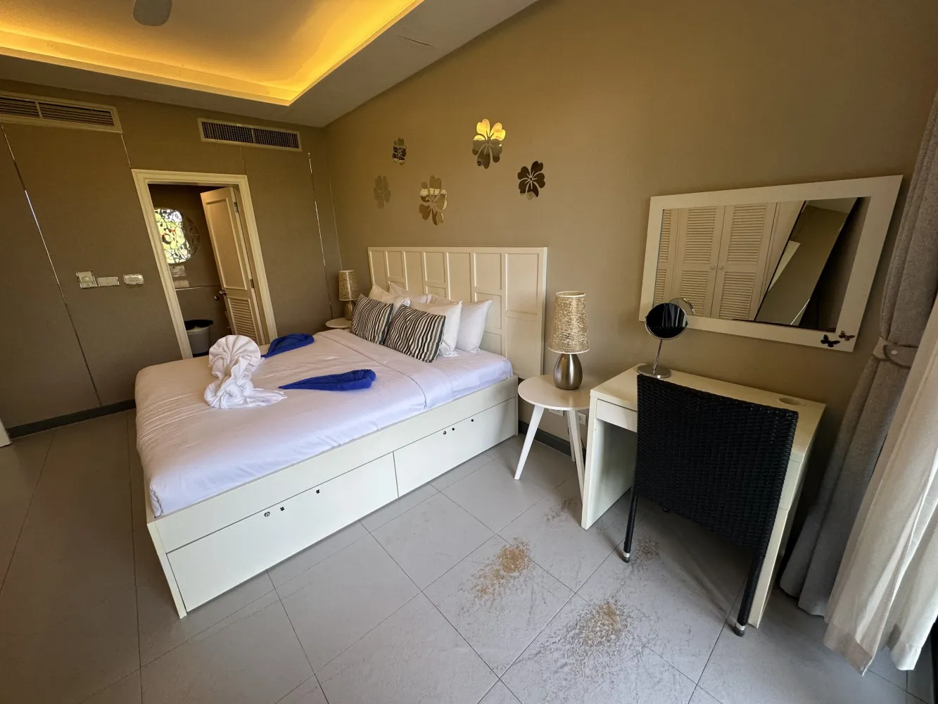 Property image - full photo 23