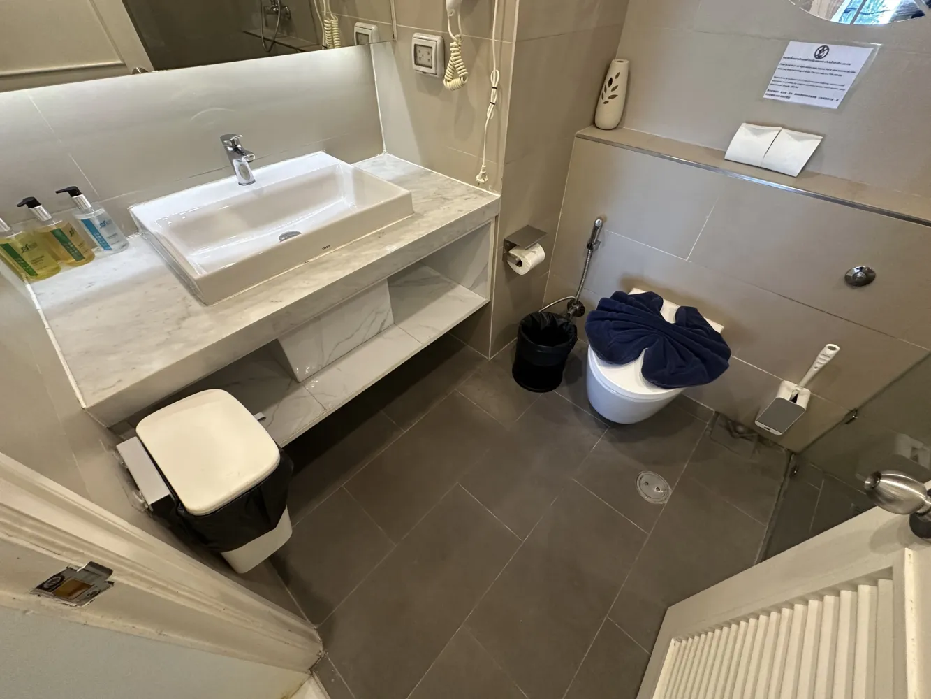 Property image - full photo 32