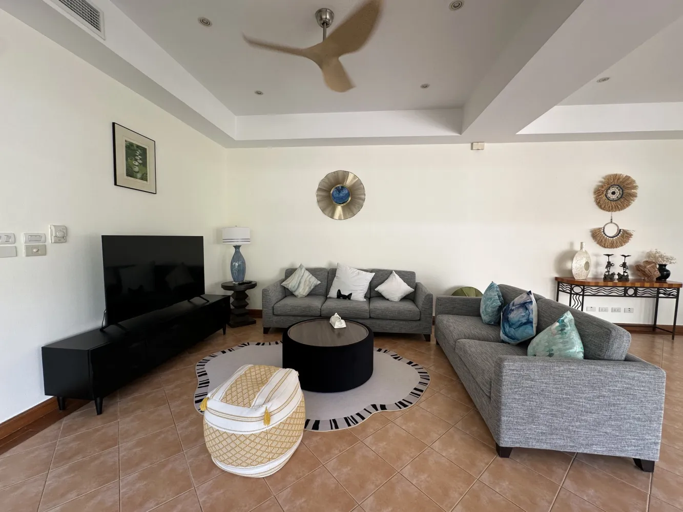 Property image - full photo 3